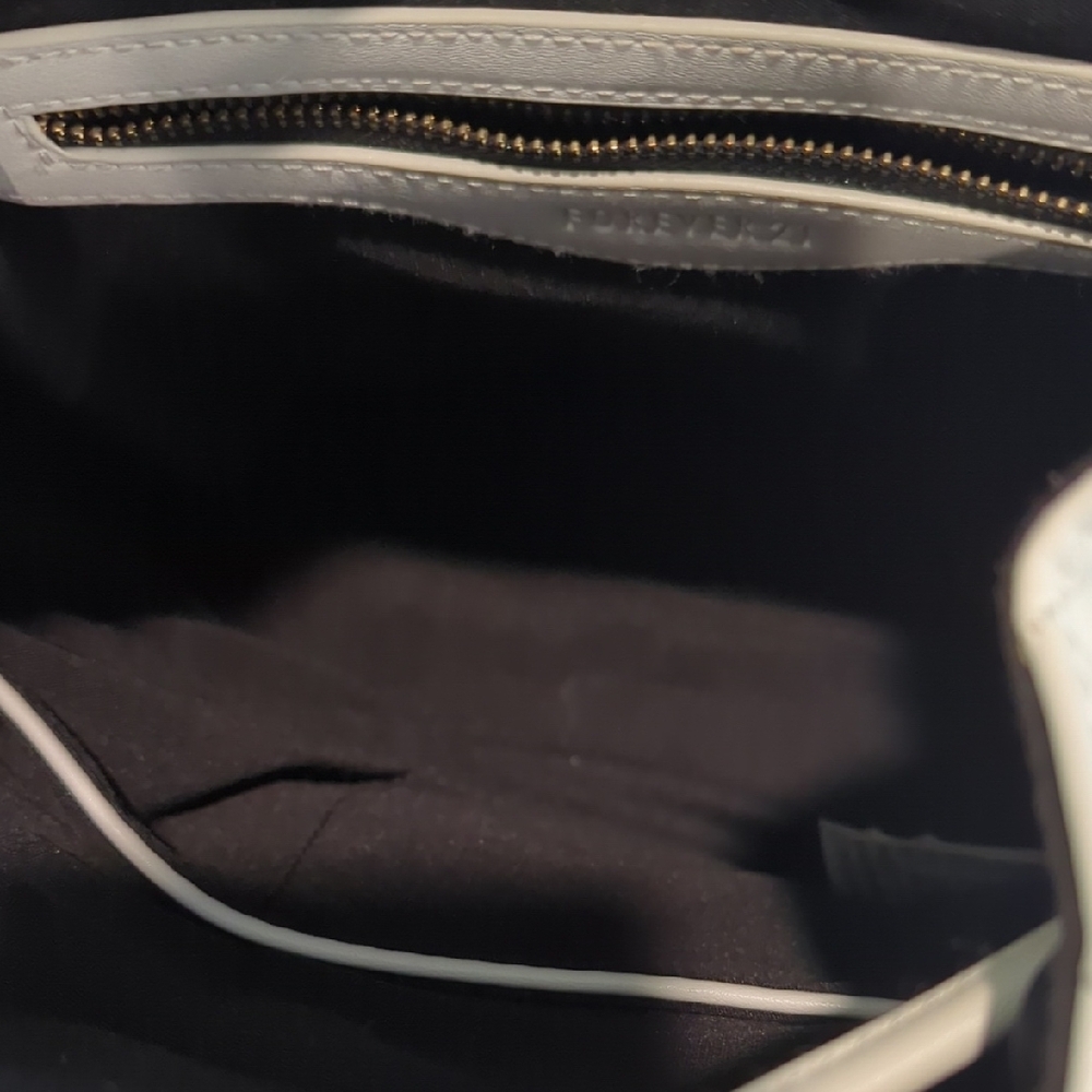 Forever 21 White Backpack with Sleek Design NWOT - Picture 10 of 12